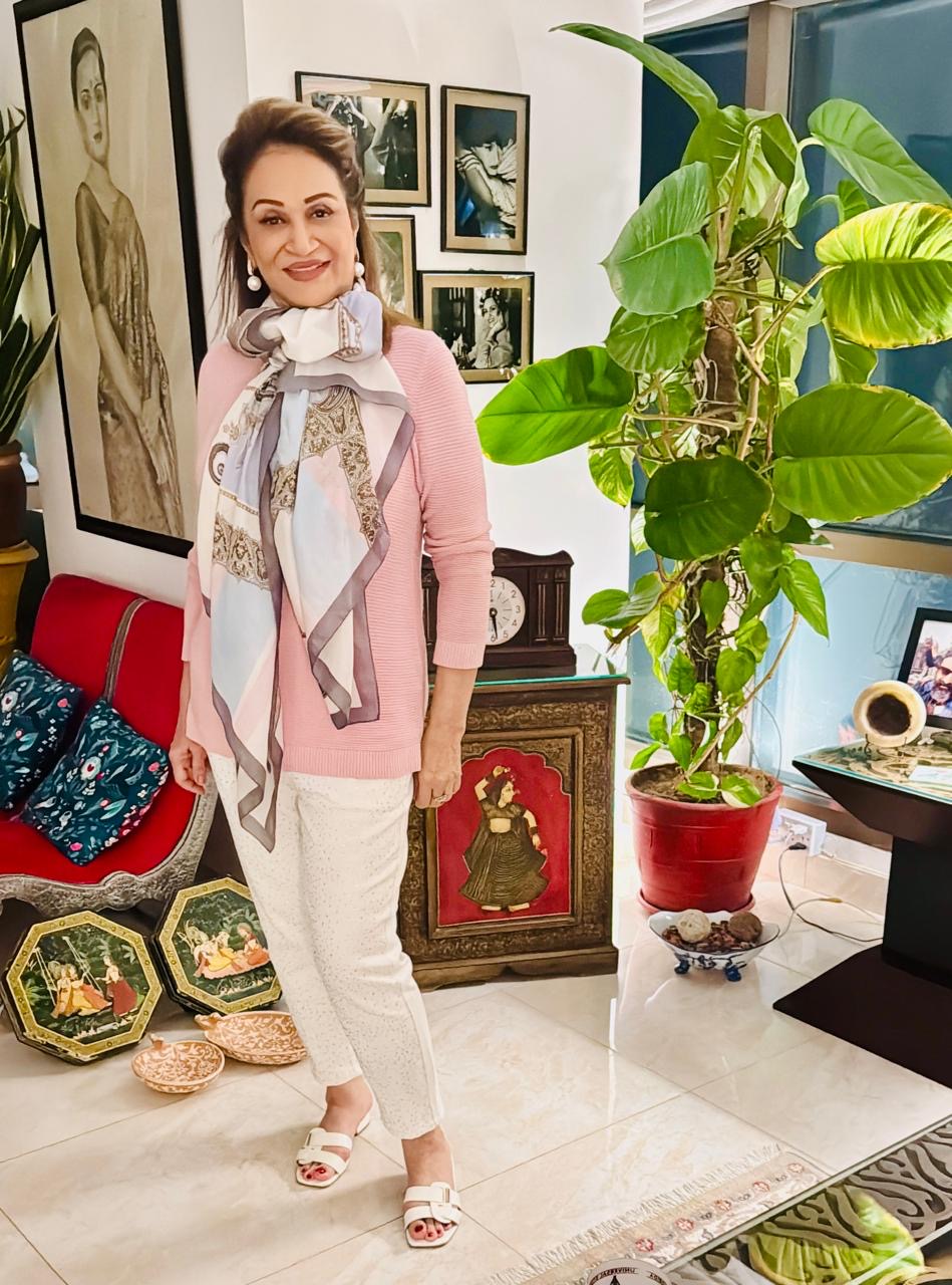 Ladies White Straight Fit Jeans