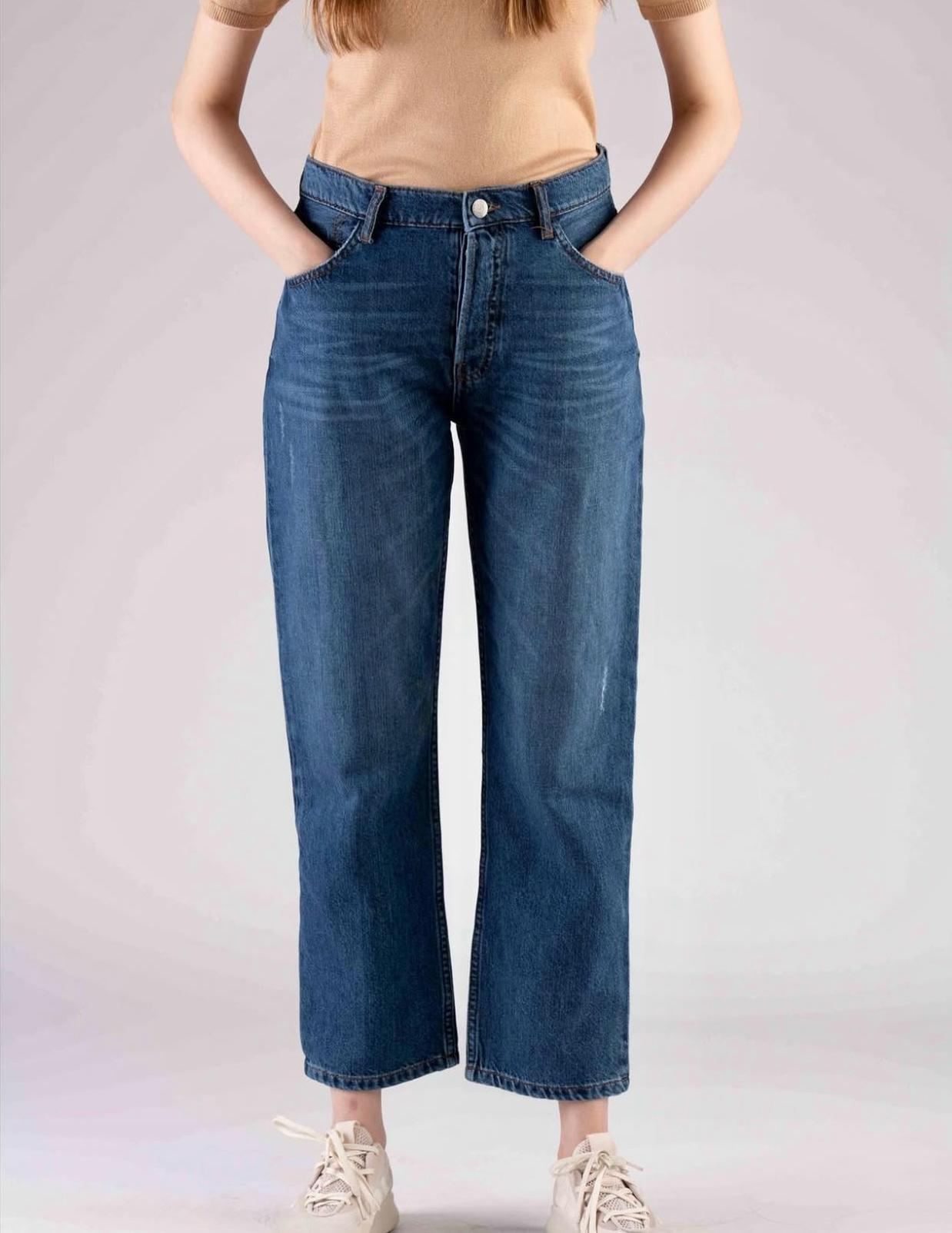 Women’s Straight Fit Jeans