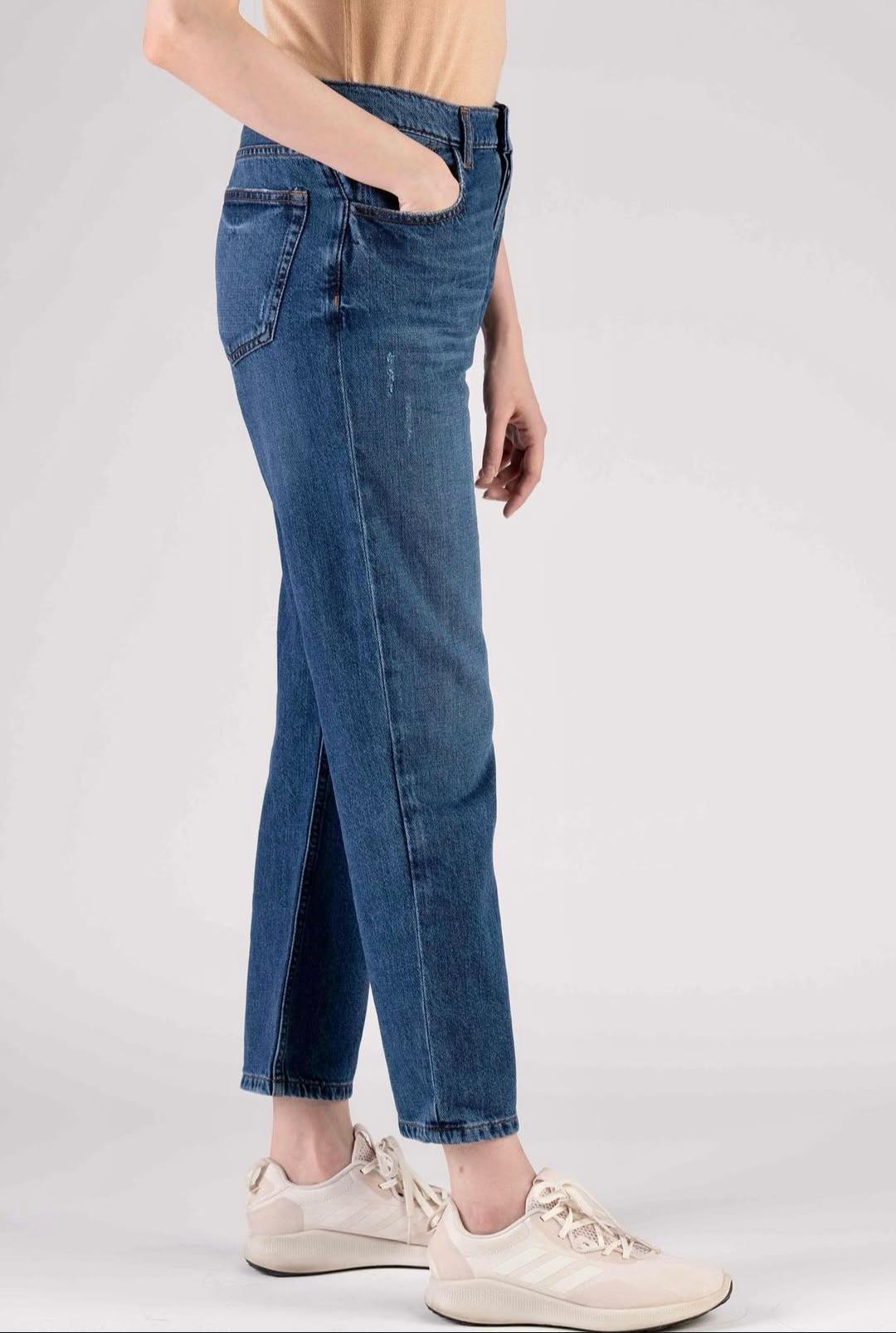 Women’s Straight Fit Jeans