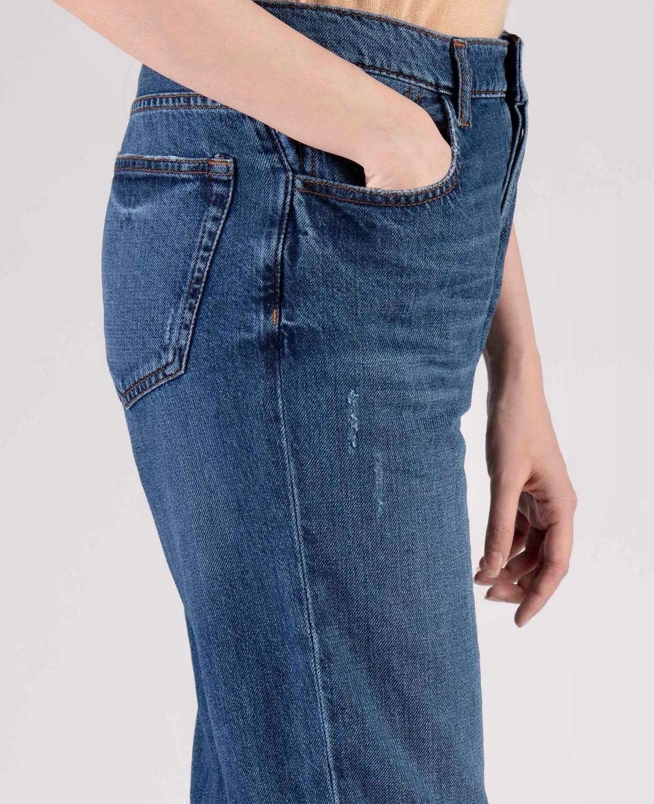 Women’s Straight Fit Jeans