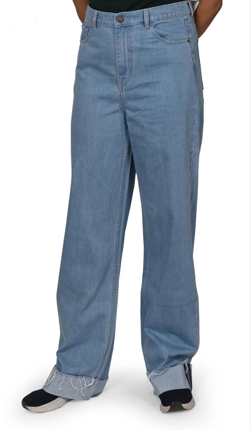 Ladies’ Wide-Leg Light Wash Jeans – Folded Bottom