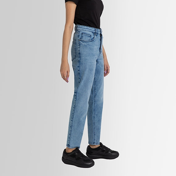 Women's Straight Fit Light Wash Jeans